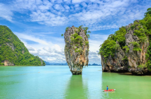 apakah nama pantai yang menjadi objek wisata di Thailand